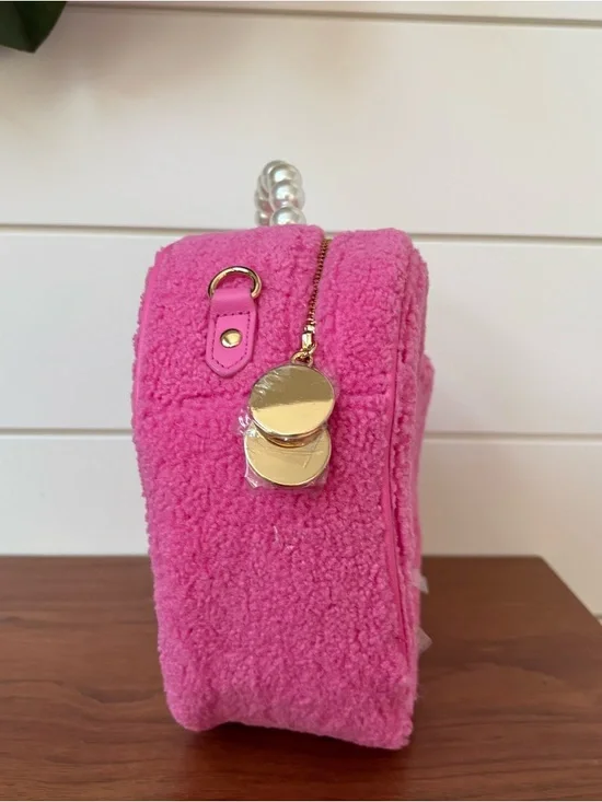 Our Universe Barbie Heart Figural Pink Fuzzy Purse Bag Pearls Exclusive NWOT - Picture 3 of 11